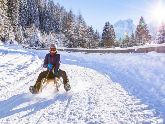 Rodeln und Schlittenfahren in Flachau © Shutterstock